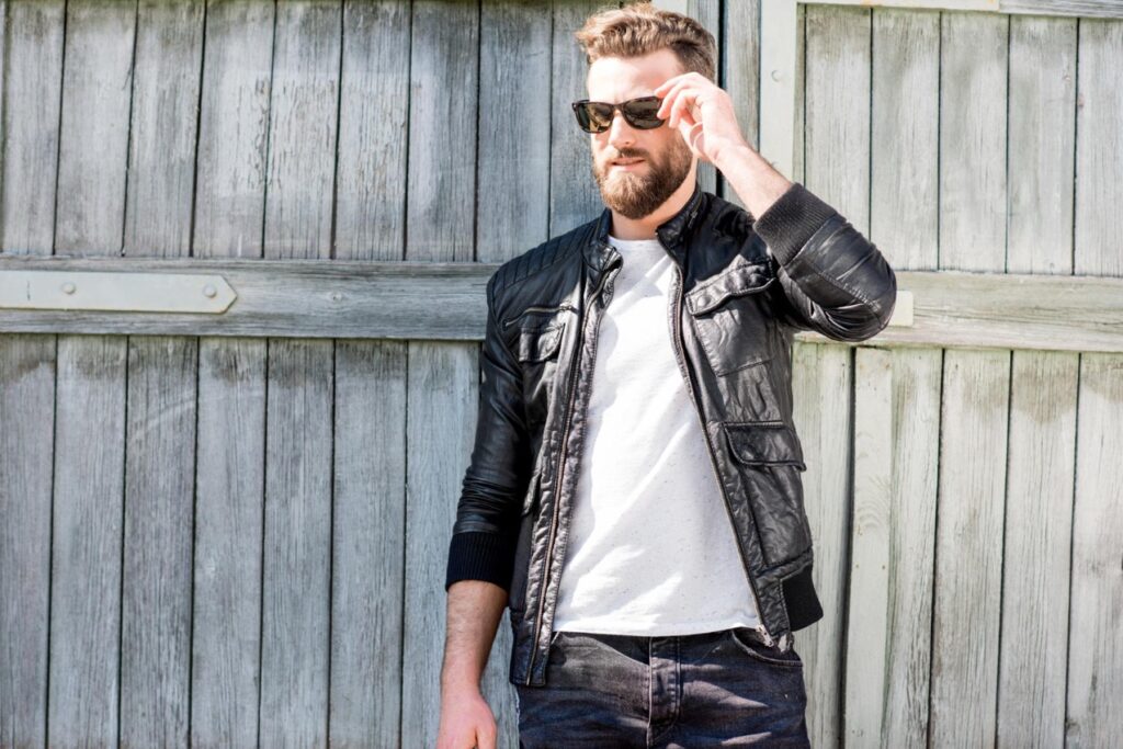 Męskie okulary przeciwsłoneczne Prada są dostępne w wielu sklepach internetowych oferujących szeroki asortyment produktów luksusowych marek