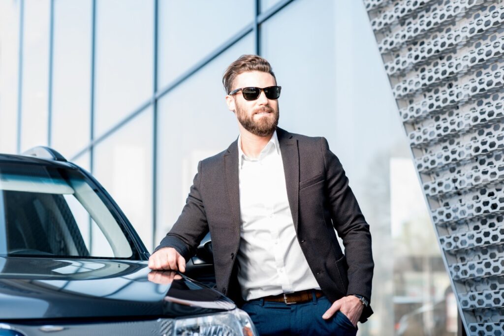 Męskie okulary przeciwsłoneczne Prada są dostępne w wielu sklepach internetowych oferujących szeroki asortyment produktów luksusowych marek